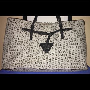 Spacious Guess Shoulder purse/tote